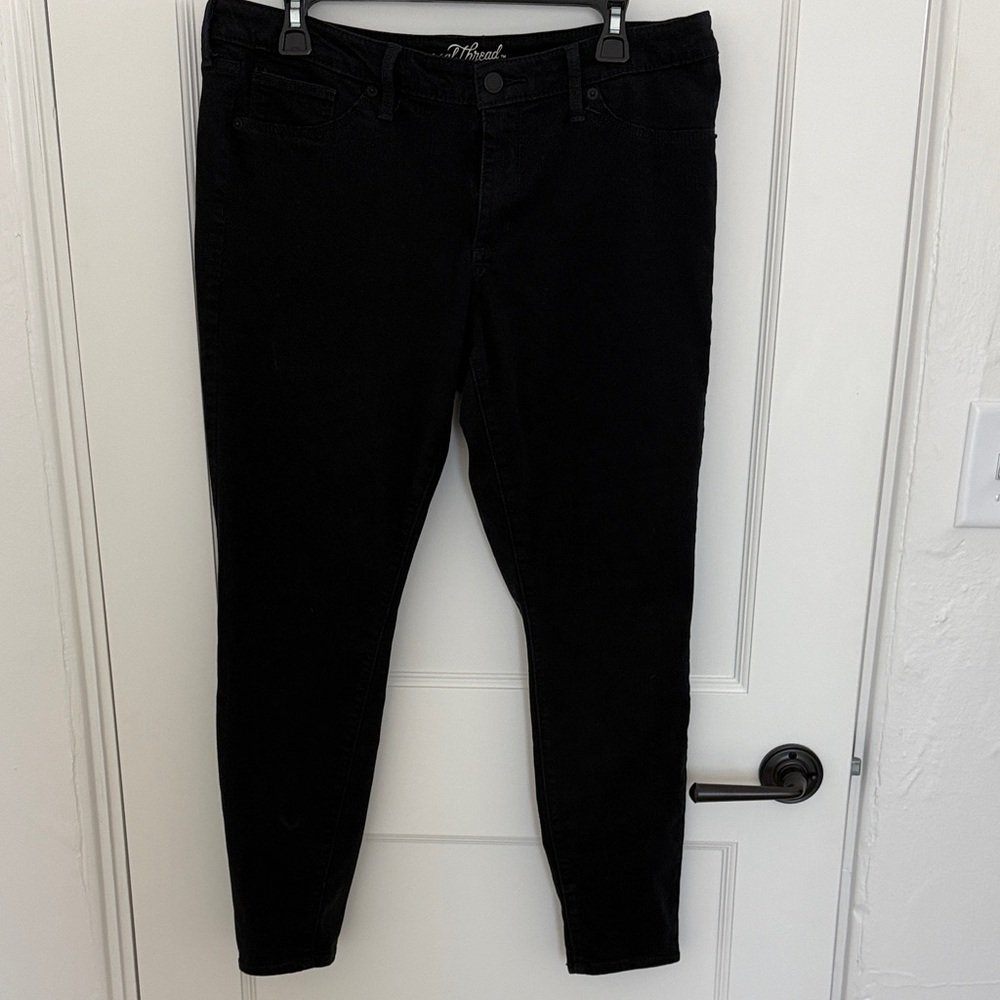 Universal Thread Women's Classic Black Skinny Jeans
